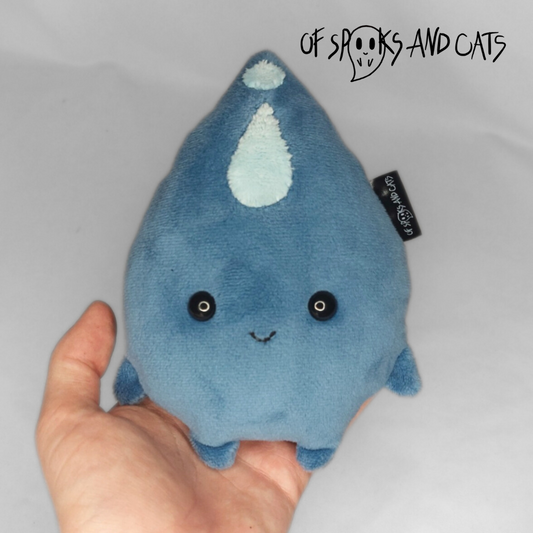 Tröpfchen der Wassergeist - Kleines Kuscheltier Wasserelementar Fantasy - Sammlerstück