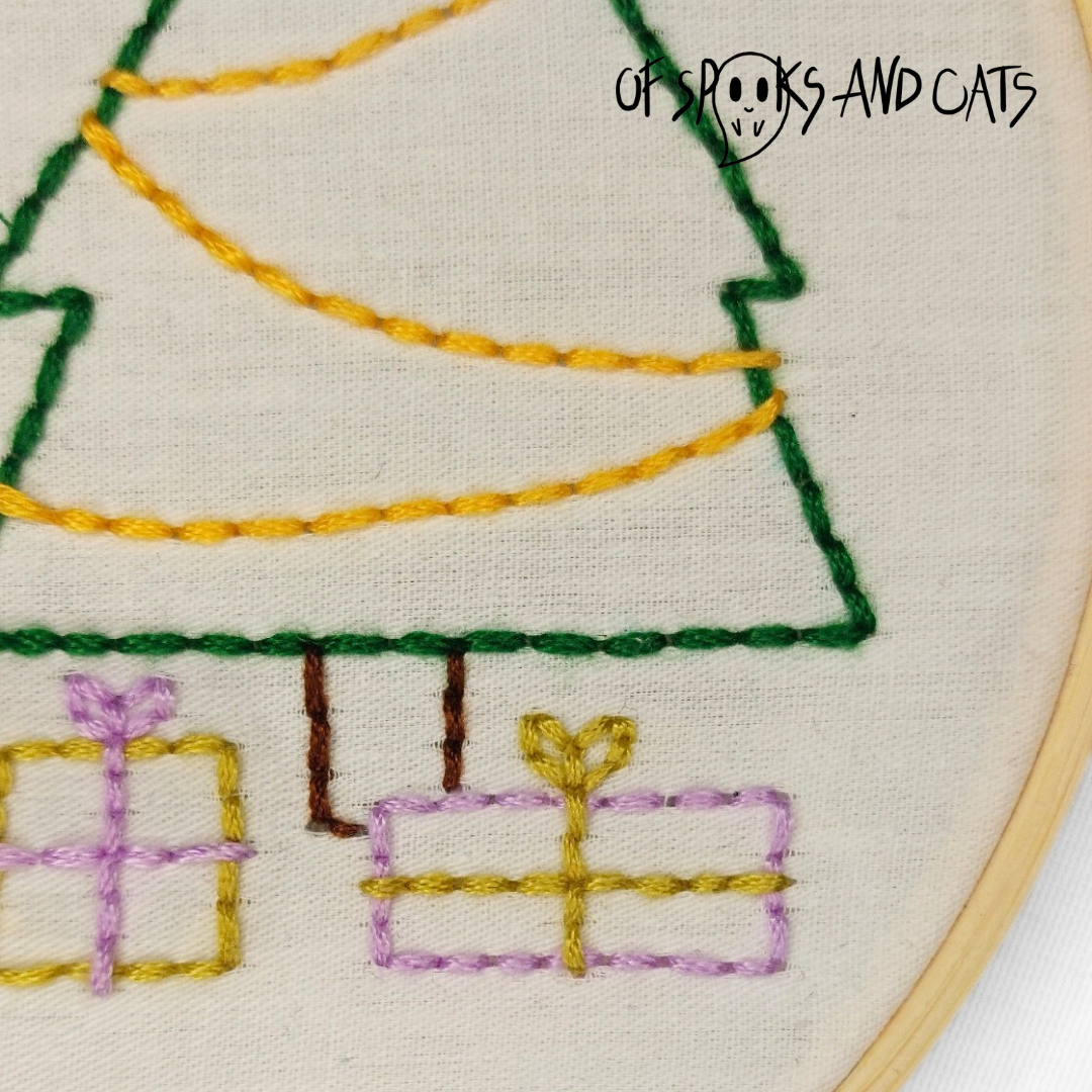Lino die Weihnachtskatze - Handgesticktes Bild ⌀16cm