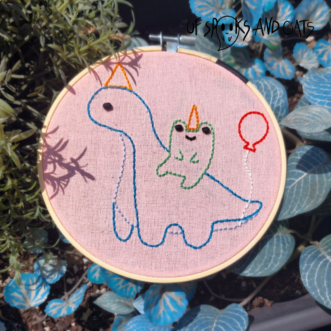 Geburtstagsparty Fred und Keks - Handgesticktes Bild ⌀16cm