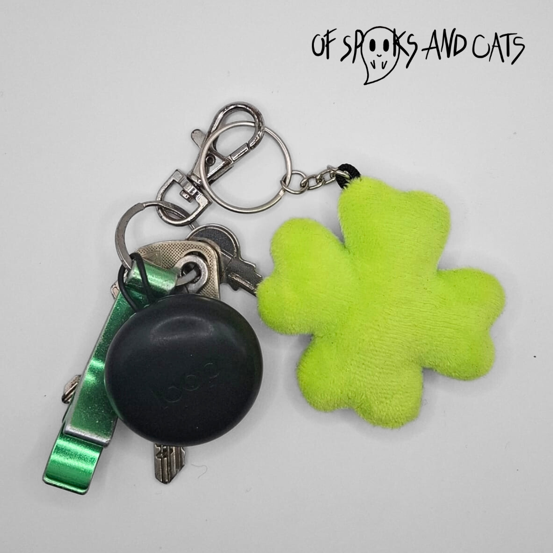 Vierblättriges Kleeblatt - Mini Kuscheltier Glücksbringer Klee - Schlüsselanhänger - Sammlerstück