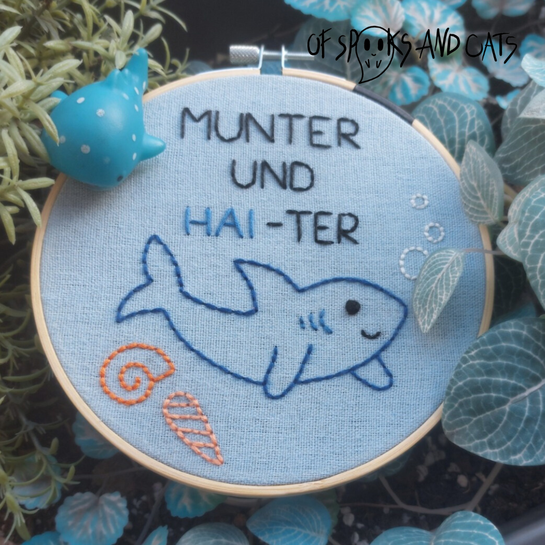 Munter und Haiter - Haiko der Hai - Handgesticktes Bild ⌀16cm