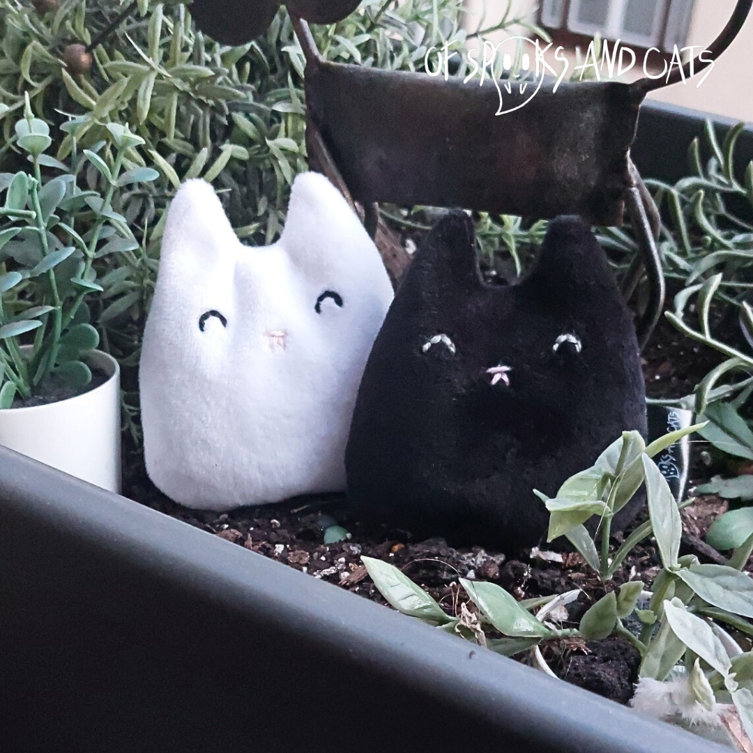 Yin und Yang die Anti-Anxiety Kätzchen - Mini Kuscheltier Katze - Schlüsselanhänger - Sammlerstück