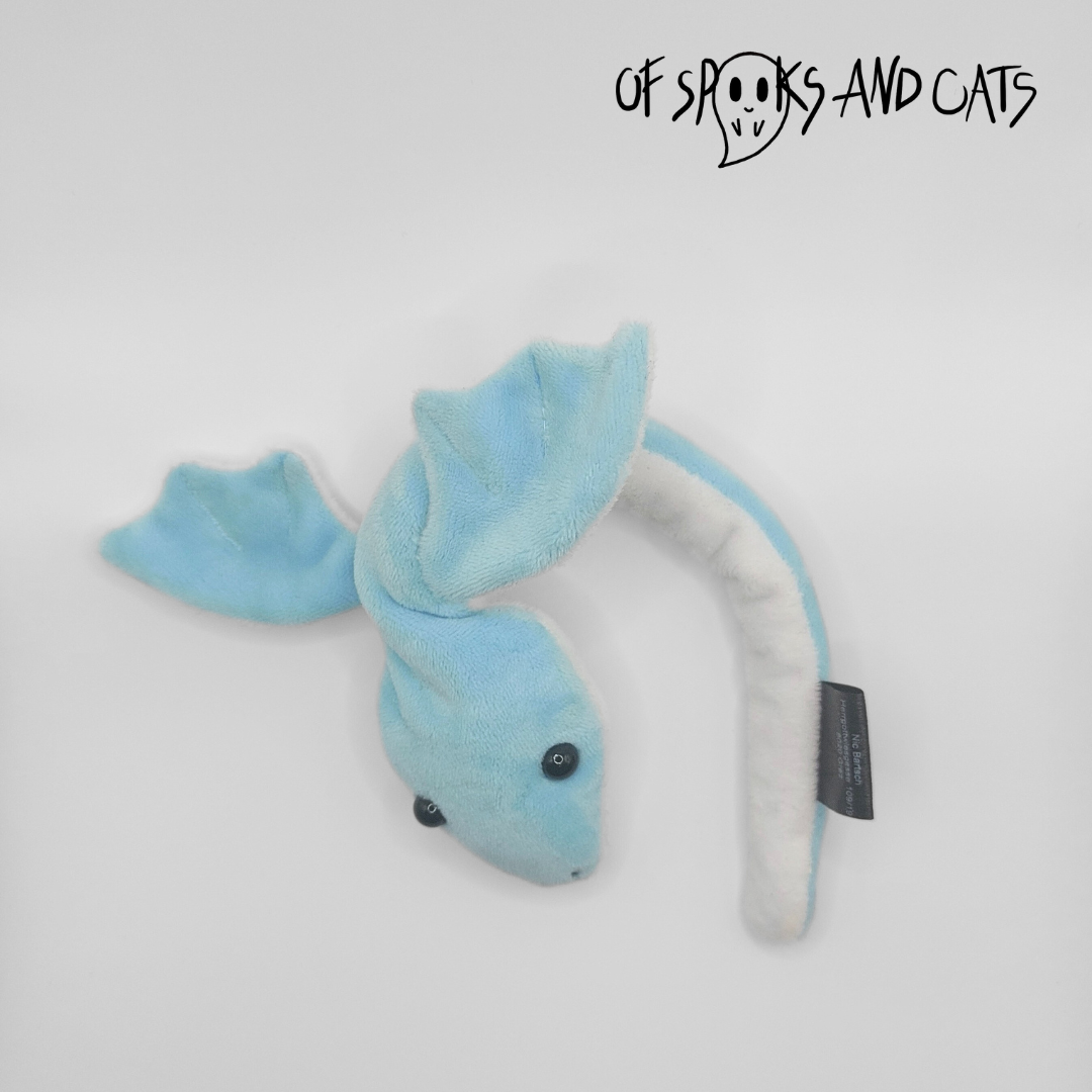 Arkti der Eisdrache - Mittleres Stofftier Drache Wyrm Fantasy - Sammlerstück - Sorgenfreund