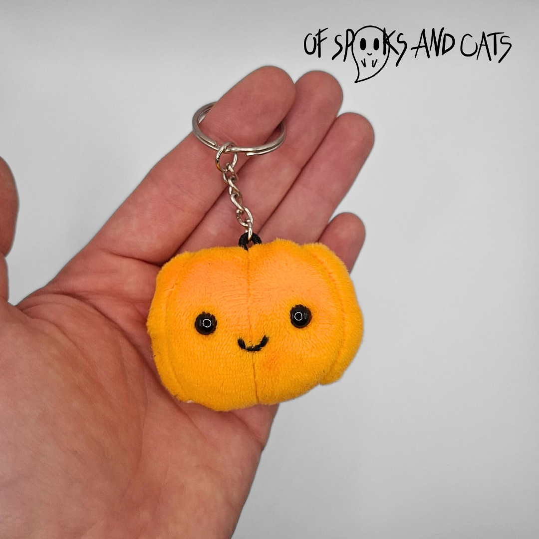 Karl der Kürbis - Mini Kuscheltier Kürbis Halloween - Schlüsselanhänger - Sammlerstück
